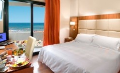 Camera rinnovata con balcone fronte mare