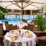 Hotel Cattolica colazione in piscina